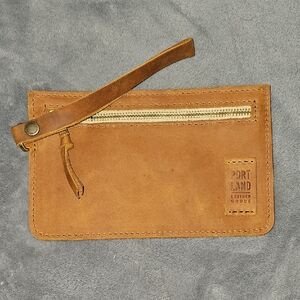 Portland Leather Adriana Wristlet In Cocoa
